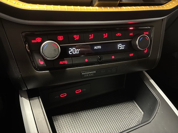 Seat Arona 21 of 23