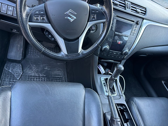 Suzuki Kizashi 4 of 7