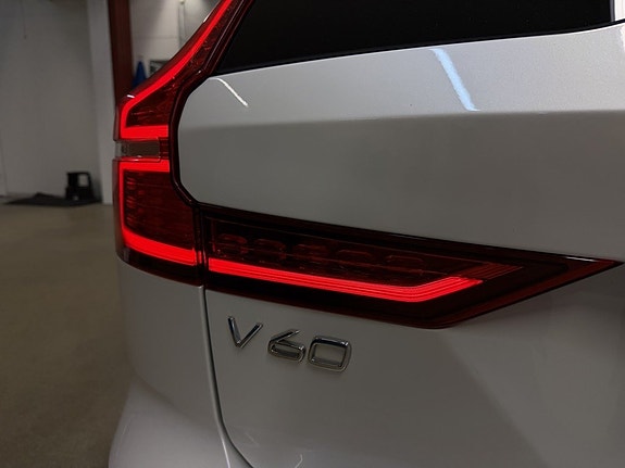 Volvo V60 Cross Country 6 of 30