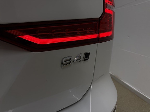 Volvo V60 Cross Country 7 of 30