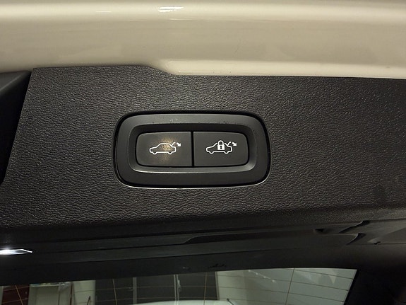 Volvo V60 Cross Country 9 of 30