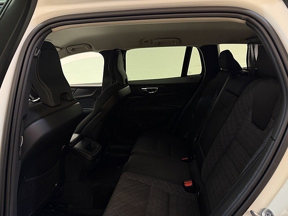 Volvo V60 Cross Country 11 of 30
