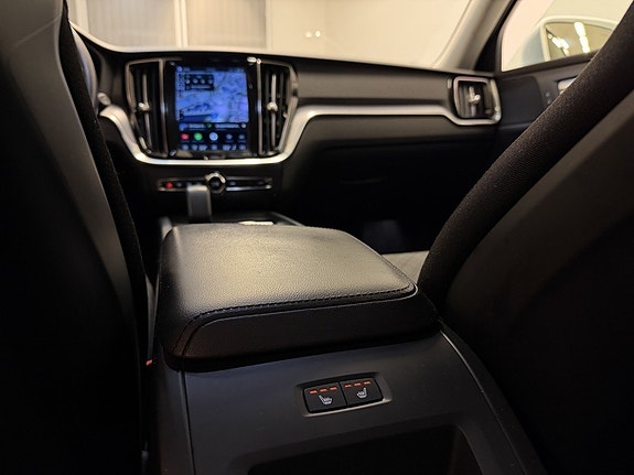 Volvo V60 Cross Country 15 of 30