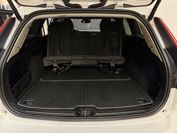 Volvo V60 Cross Country 8 of 30