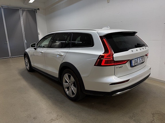 Volvo V60 Cross Country 3 of 30