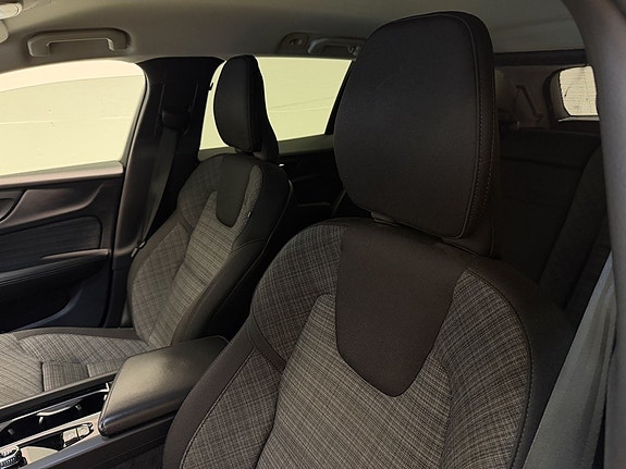 Volvo V60 Cross Country 13 of 30