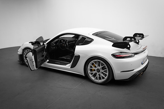 Porsche 718 Cayman GT4 RS 8 of 30