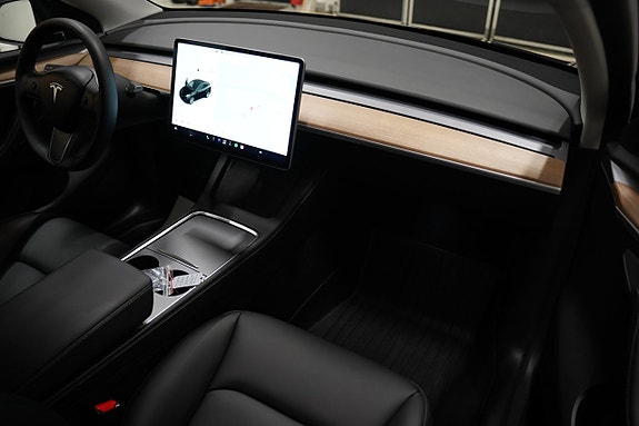 Tesla Model Y 10 of 22