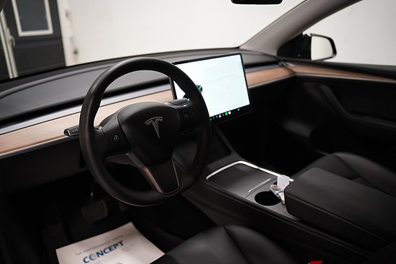 Tesla Model Y 6 of 22