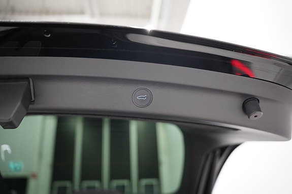 Tesla Model Y 22 of 22