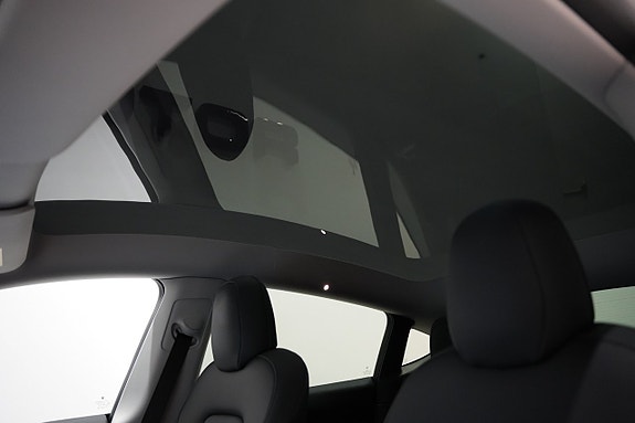 Tesla Model Y 8 of 22