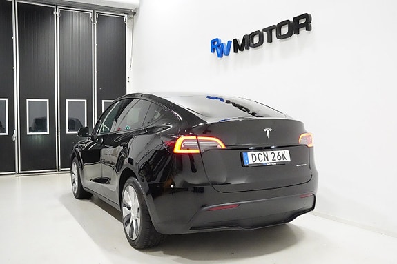 Tesla Model Y 4 of 22