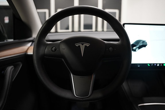 Tesla Model Y 12 of 22