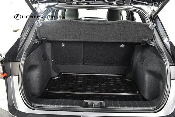 Lexus LBX 8 of 20