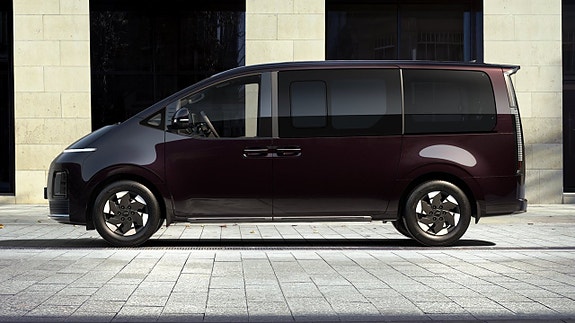 Hyundai Staria 2 of 11