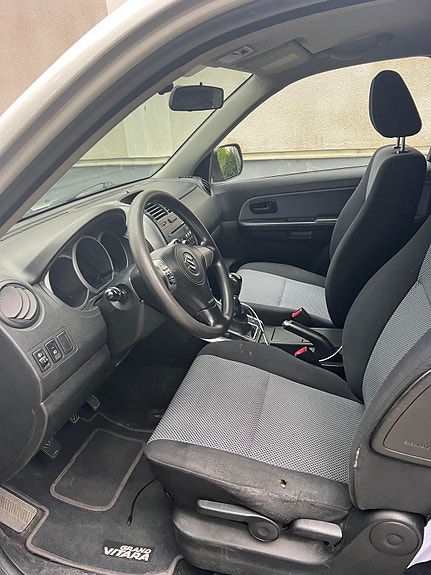 Suzuki Grand Vitara 5 of 15