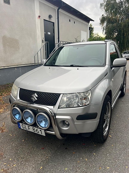 Suzuki Grand Vitara 4 of 15