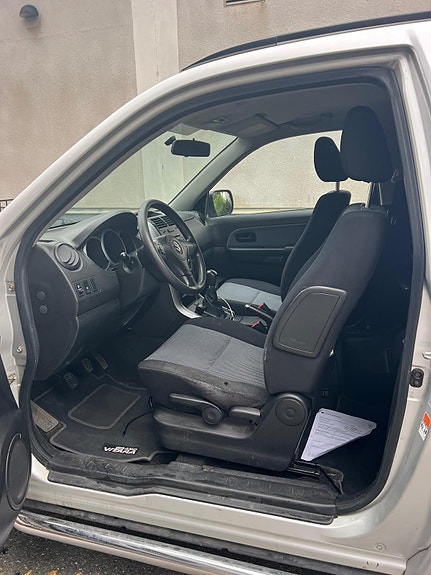Suzuki Grand Vitara 7 of 15