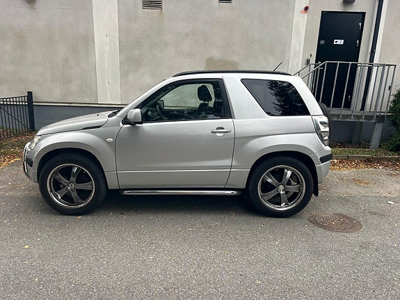 Suzuki Grand Vitara 2 of 15