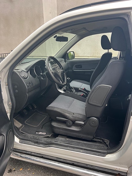 Suzuki Grand Vitara 8 of 15