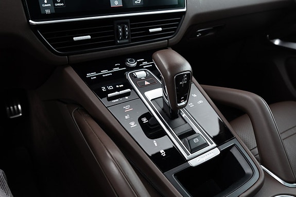 Porsche Cayenne Turbo 26 of 30