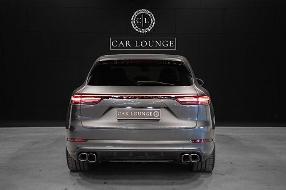 Porsche Cayenne Turbo 8 of 30