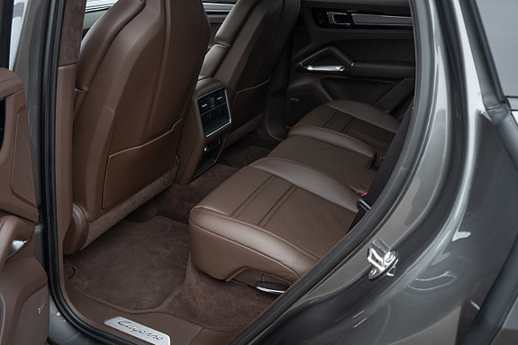 Porsche Cayenne Turbo 19 of 30
