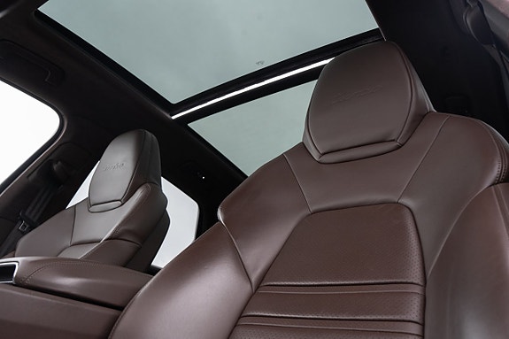 Porsche Cayenne Turbo 20 of 30