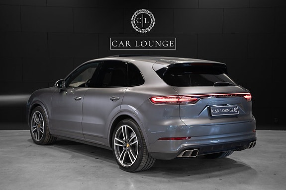 Porsche Cayenne Turbo 9 of 30