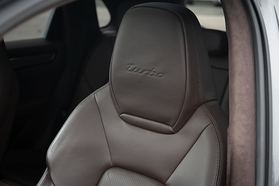 Porsche Cayenne Turbo 21 of 30