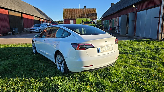 Tesla Model 3 3 of 5