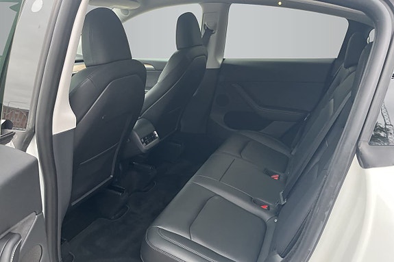 Tesla Model Y 11 of 15