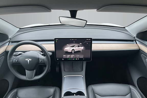 Tesla Model Y 12 of 15