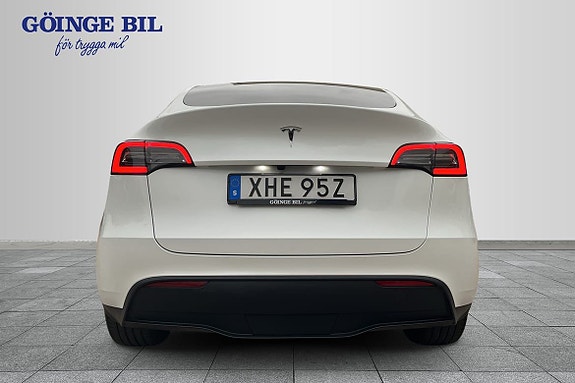 Tesla Model Y 7 of 15