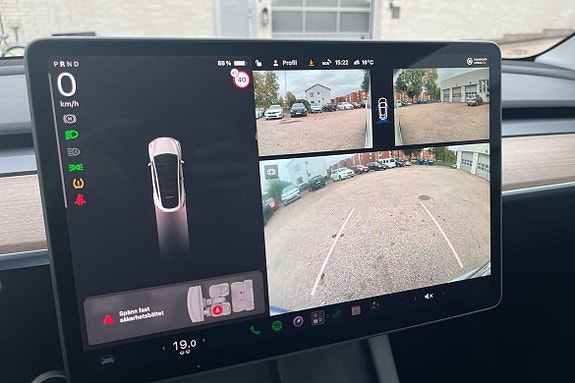 Tesla Model Y 15 of 15