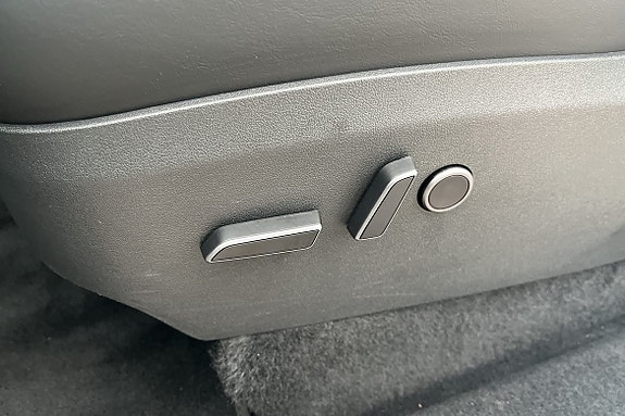 Tesla Model Y 14 of 15