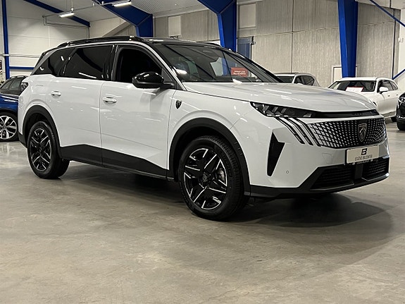 Peugeot 5008 2 of 26