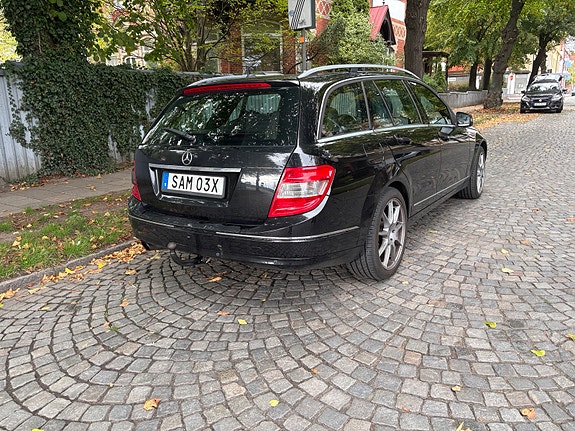Mercedes-Benz C220 5 of 7