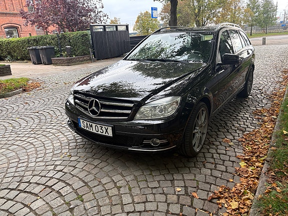 Mercedes-Benz C220 3 of 7