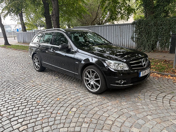 Mercedes-Benz C220 2 of 7