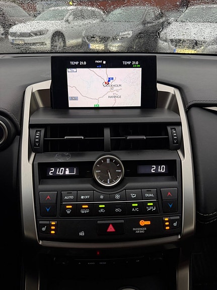 Lexus NX300h 22 of 30