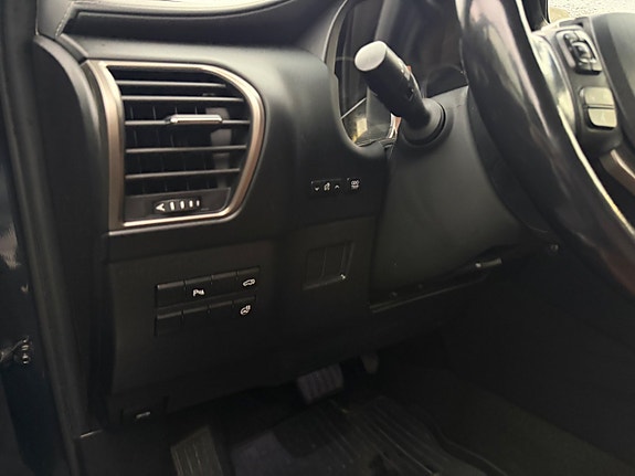 Lexus NX300h 23 of 30