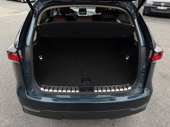 Lexus NX300h 25 of 30