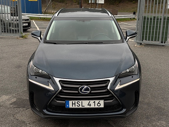 Lexus NX300h 9 of 30