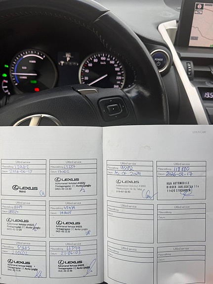 Lexus NX300h 30 of 30