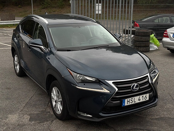 Lexus NX300h 8 of 30