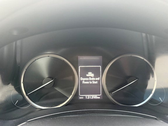 Lexus NX300h 28 of 30