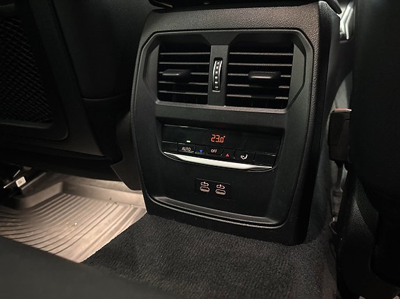 BMW 330e 21 of 30