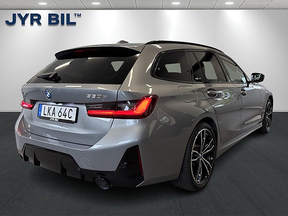 BMW 330e 3 of 30