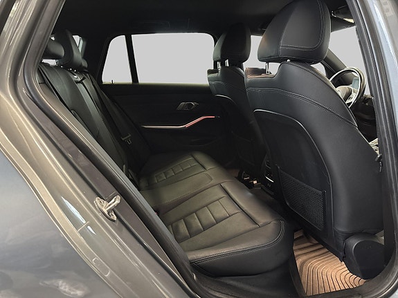 BMW 330e 20 of 30